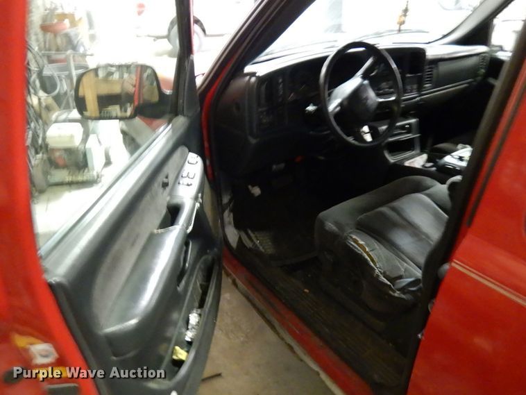 image for item HD9232 2002 Chevrolet Silverado 1500  Ext. Cab pickup truck