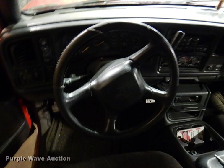 image for item HD9232 2002 Chevrolet Silverado 1500  Ext. Cab pickup truck