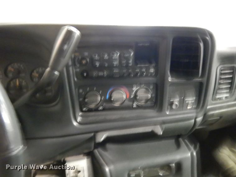 image for item HD9232 2002 Chevrolet Silverado 1500  Ext. Cab pickup truck