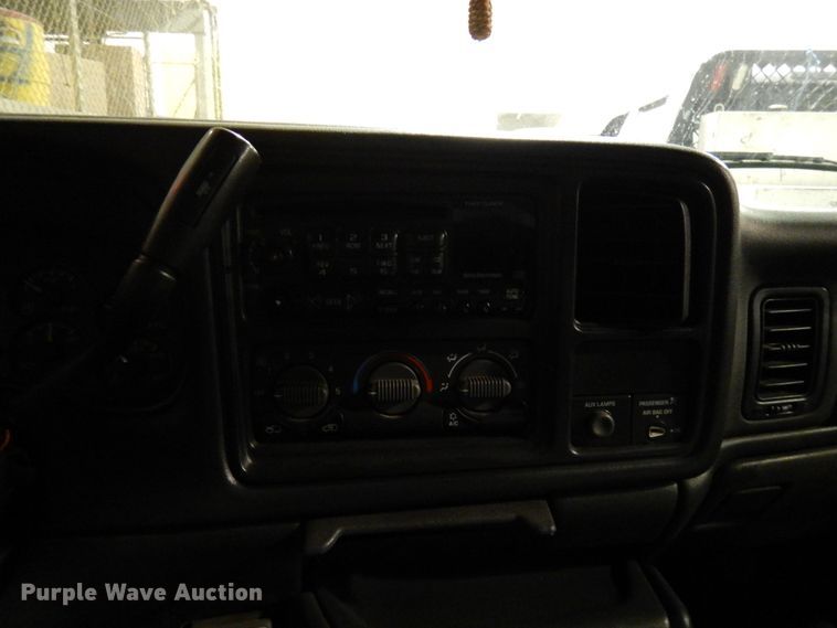 image for item HD9232 2002 Chevrolet Silverado 1500  Ext. Cab pickup truck