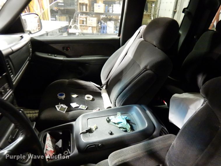 image for item HD9232 2002 Chevrolet Silverado 1500  Ext. Cab pickup truck