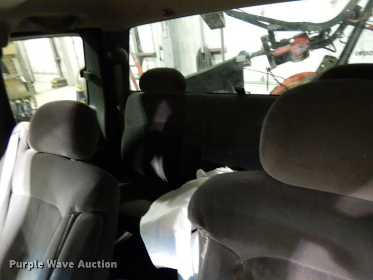 image for item HD9232 2002 Chevrolet Silverado 1500  Ext. Cab pickup truck