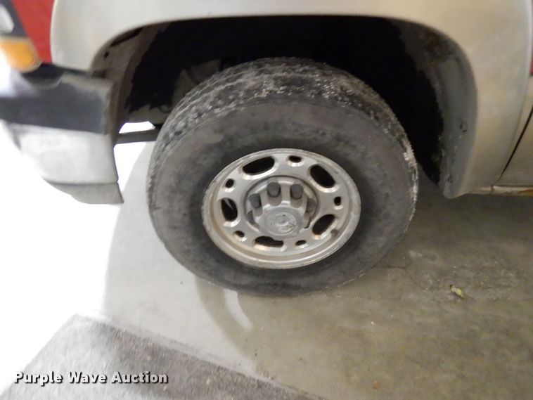 image for item HD9232 2002 Chevrolet Silverado 1500  Ext. Cab pickup truck