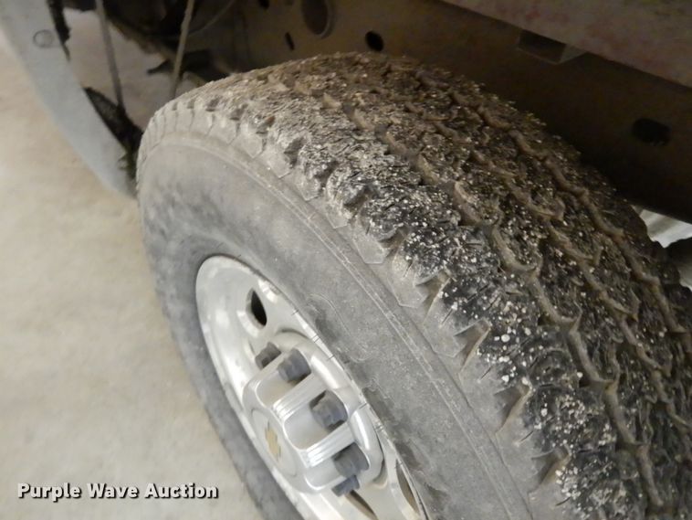 image for item HD9232 2002 Chevrolet Silverado 1500  Ext. Cab pickup truck