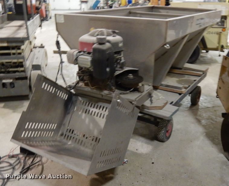 image for item HD9235 Salt Dogg spreader