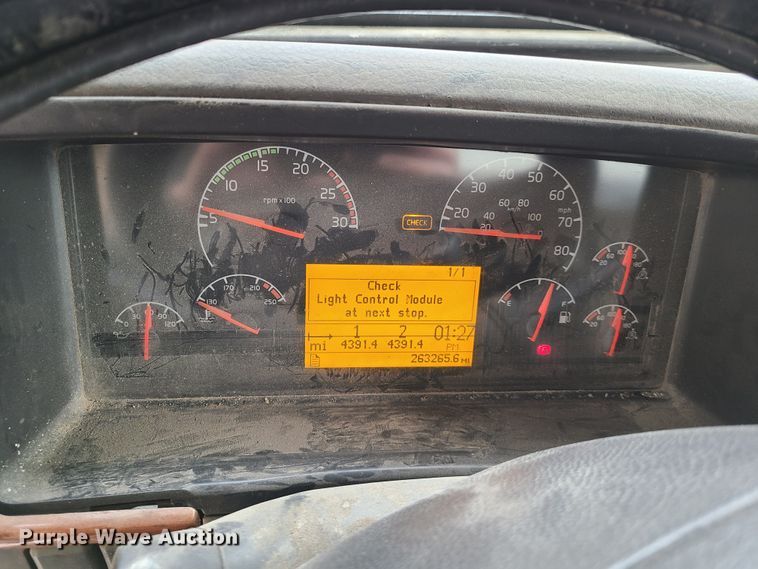 image for item HE9949 2005 Volvo VHD  truck cab and chassis