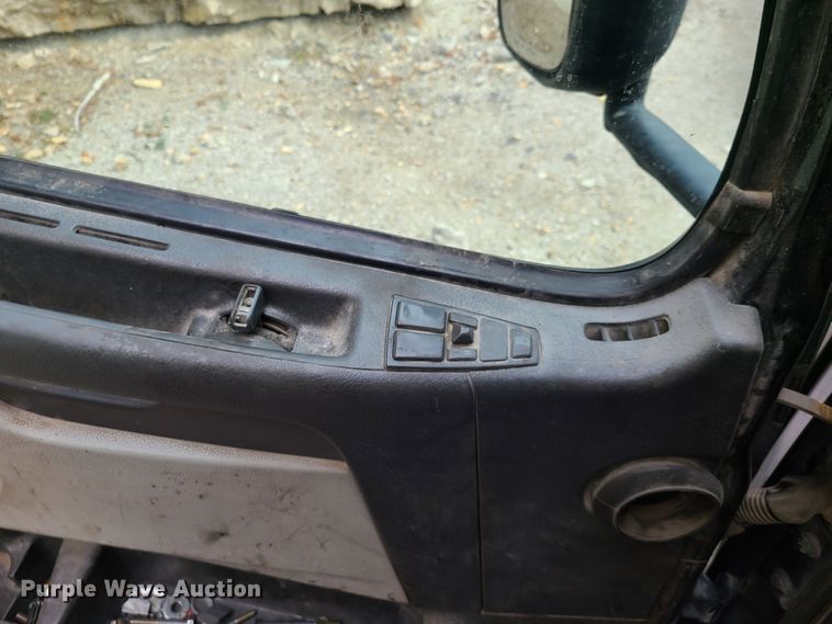 image for item HE9949 2005 Volvo VHD  truck cab and chassis