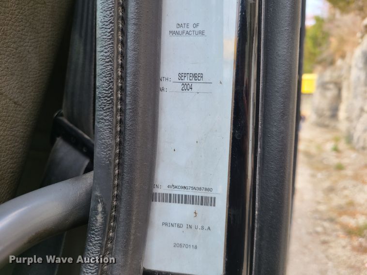 image for item HE9949 2005 Volvo VHD  truck cab and chassis