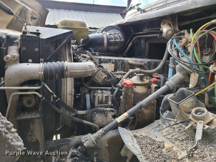 image for item HE9949 2005 Volvo VHD  truck cab and chassis