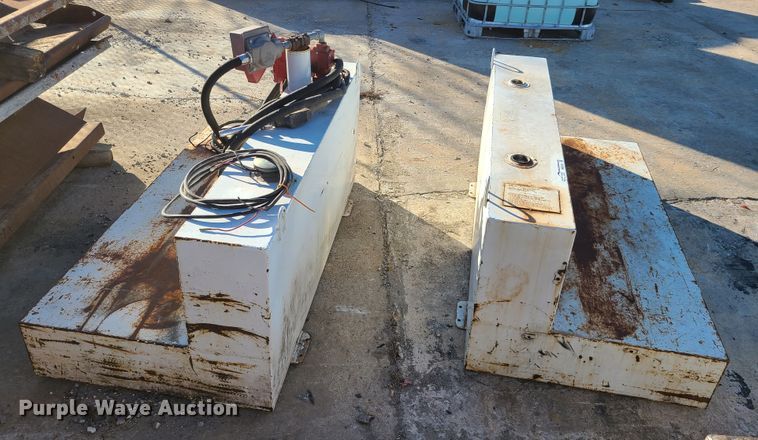 image for item HM9335 (3) auxiliary fuel tanks