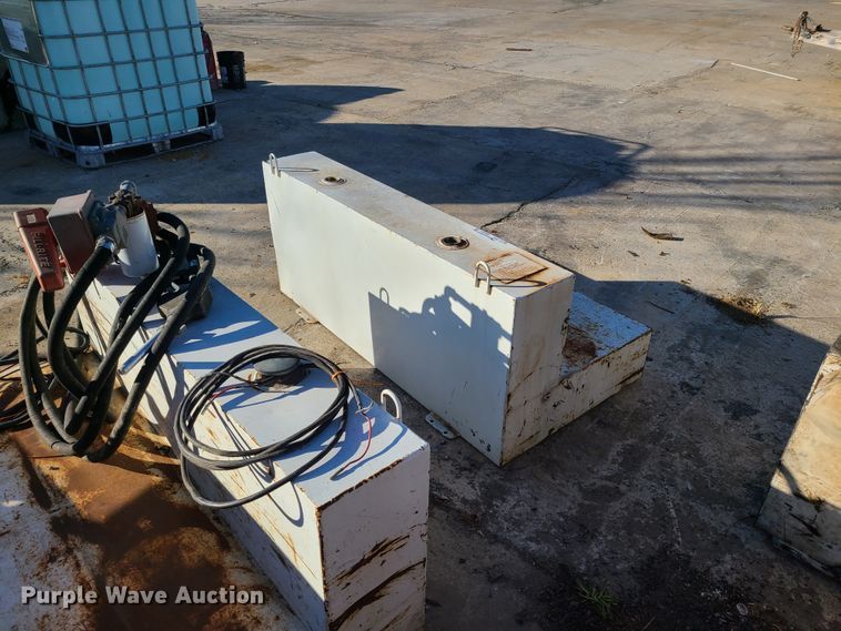 image for item HM9335 (3) auxiliary fuel tanks