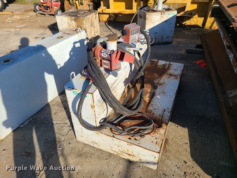 image for item HM9335 (3) auxiliary fuel tanks