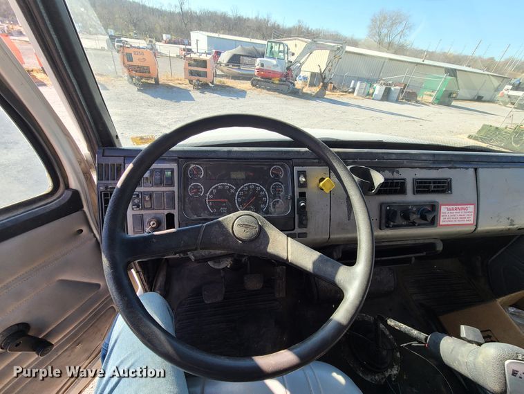 image for item HM9336 2001 Freightliner FL70  service truck with crane