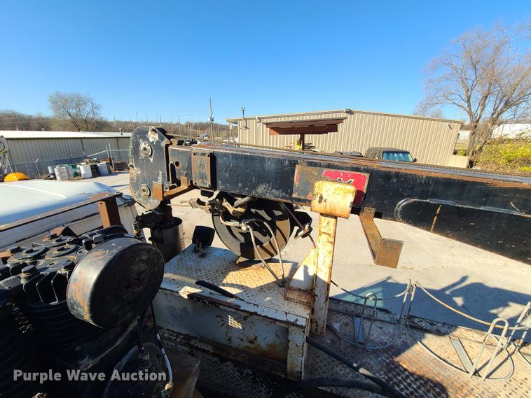 image for item HM9336 2001 Freightliner FL70  service truck with crane