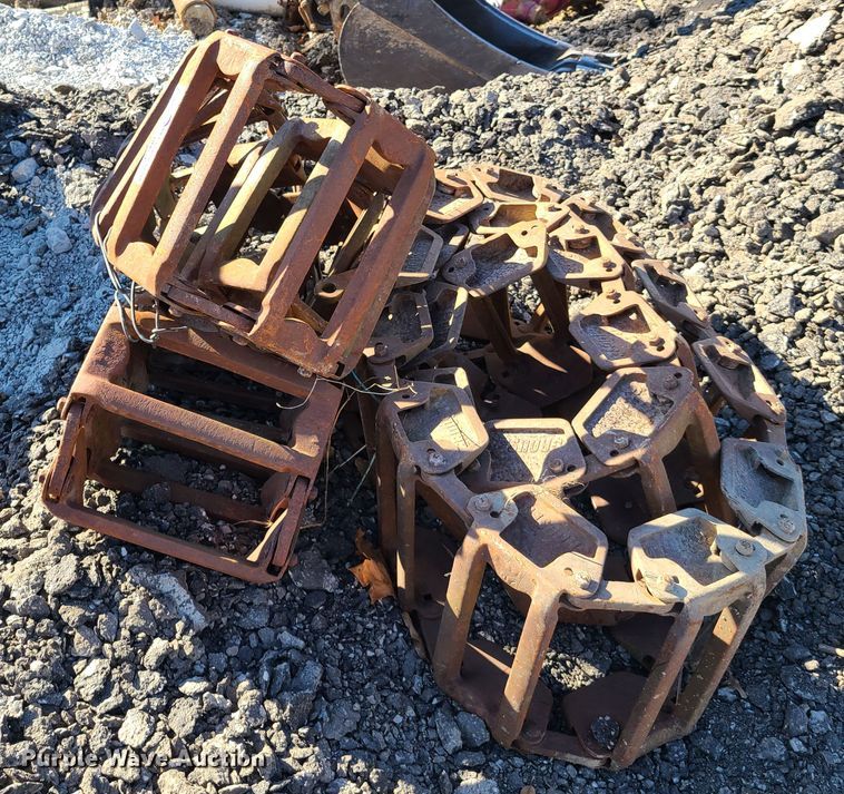 image for item HM9345 Grouser steel over the tire tracks