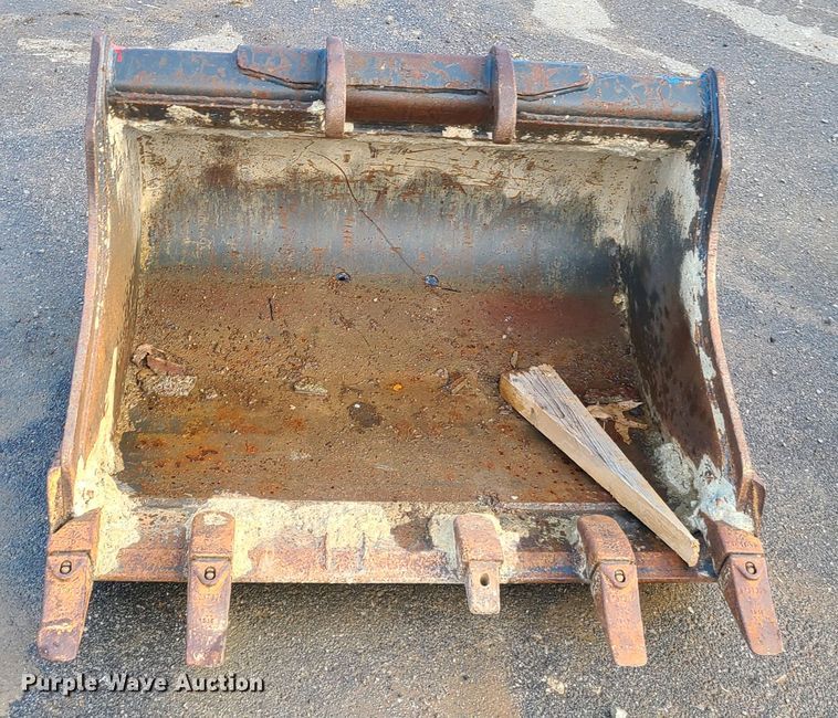 image for item HM9378 Bobcat 36"W excavator bucket