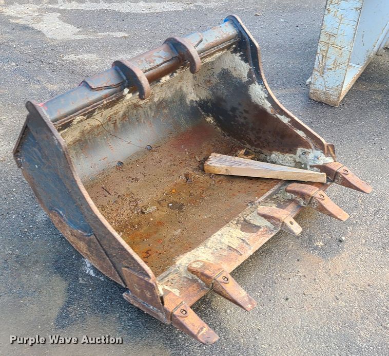 image for item HM9378 Bobcat 36"W excavator bucket