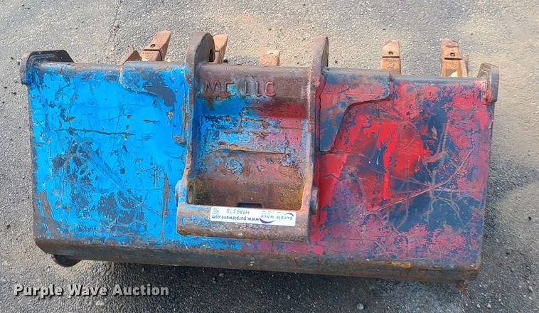 image for item HM9378 Bobcat 36"W excavator bucket