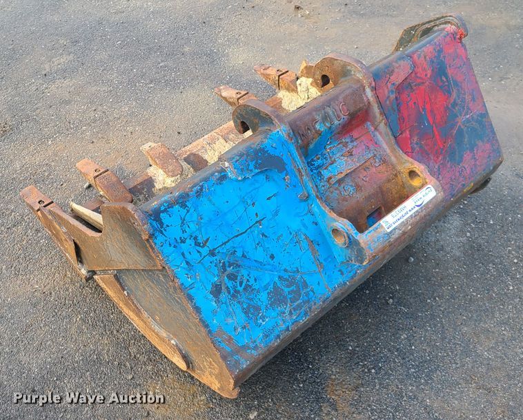 image for item HM9378 Bobcat 36"W excavator bucket