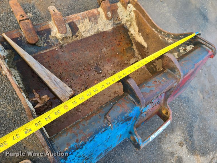 image for item HM9378 Bobcat 36"W excavator bucket