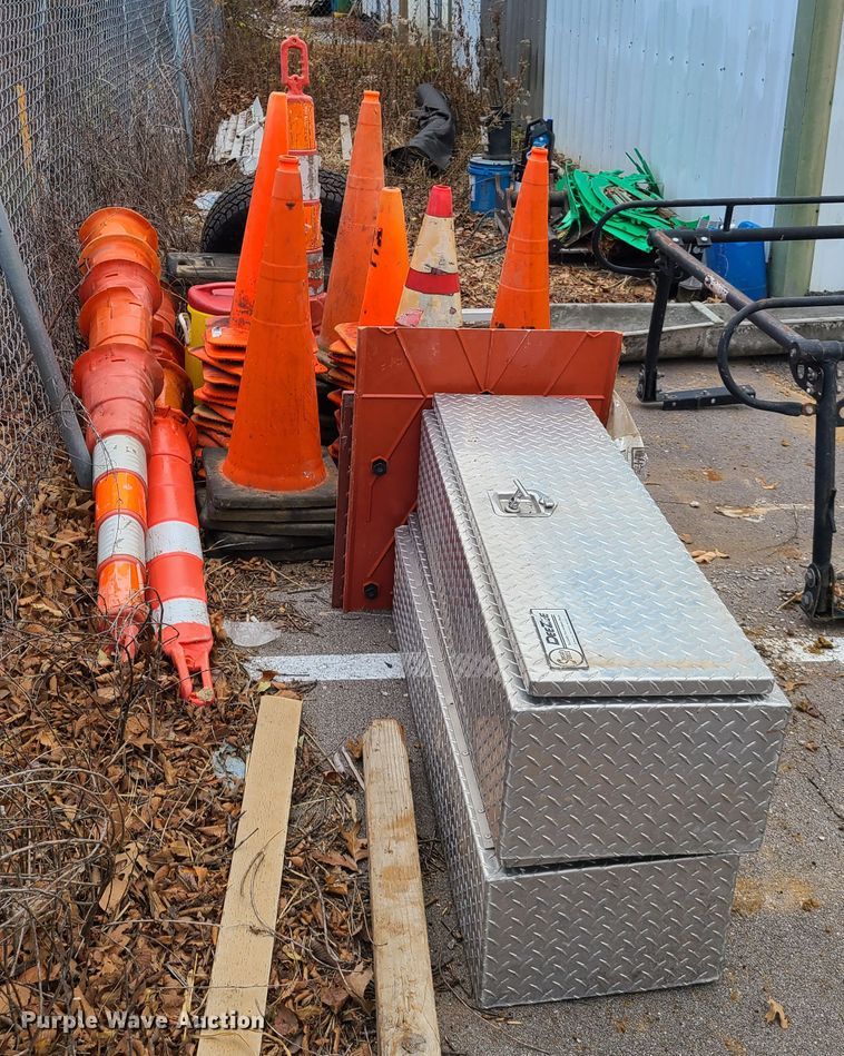 image for item HM9381 Automotive accessories