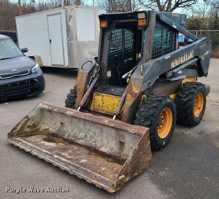 image for item HM9385 New Holland LS185  skid steer loader