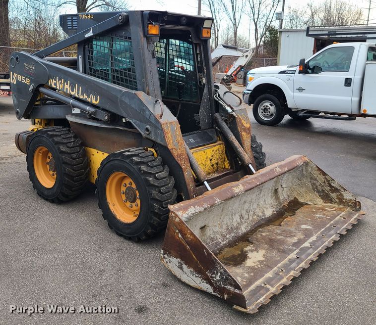 image for item HM9385 New Holland LS185  skid steer loader