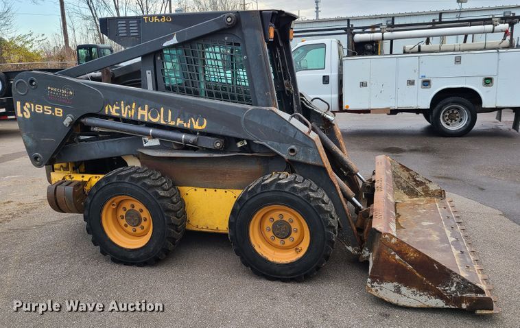 image for item HM9385 New Holland LS185  skid steer loader