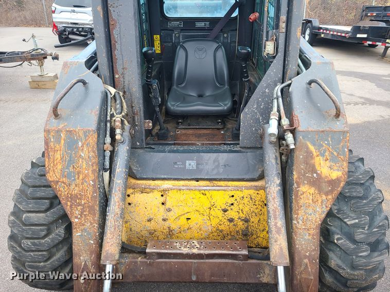 image for item HM9385 New Holland LS185  skid steer loader
