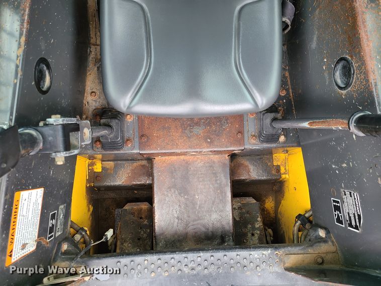 image for item HM9385 New Holland LS185  skid steer loader