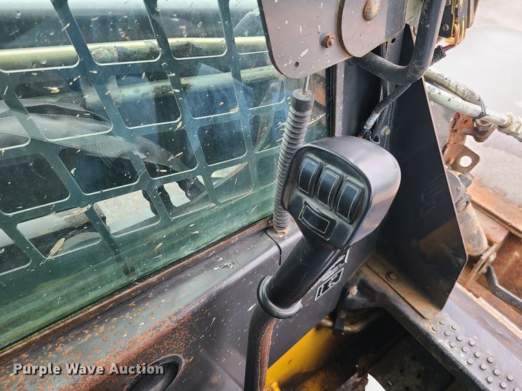 image for item HM9385 New Holland LS185  skid steer loader