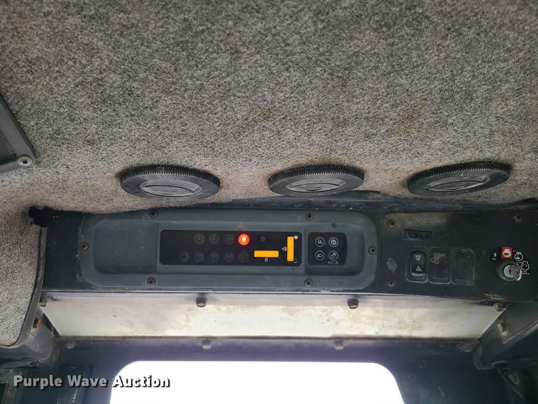 image for item HM9385 New Holland LS185  skid steer loader