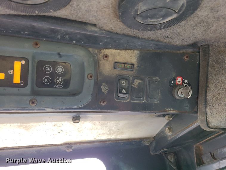 image for item HM9385 New Holland LS185  skid steer loader