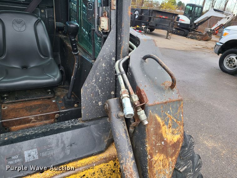 image for item HM9385 New Holland LS185  skid steer loader