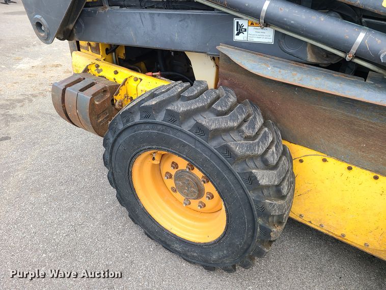 image for item HM9385 New Holland LS185  skid steer loader