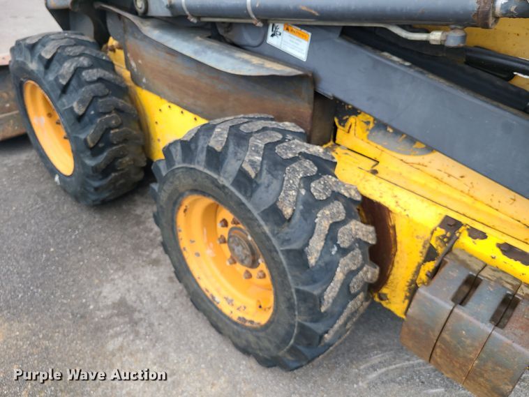 image for item HM9385 New Holland LS185  skid steer loader