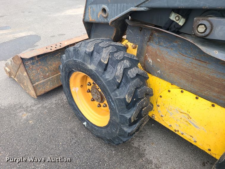 image for item HM9385 New Holland LS185  skid steer loader