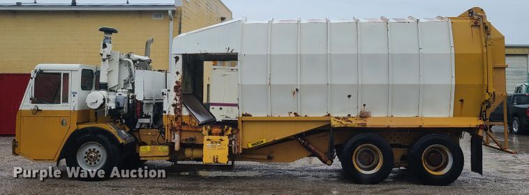 image for item HM9390 1995 Crane Carrier  refuse truck