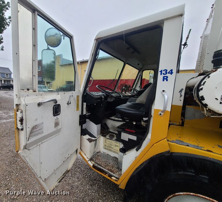 image for item HM9390 1995 Crane Carrier  refuse truck