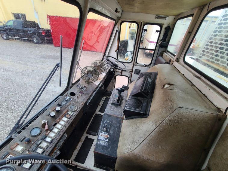 image for item HM9390 1995 Crane Carrier  refuse truck