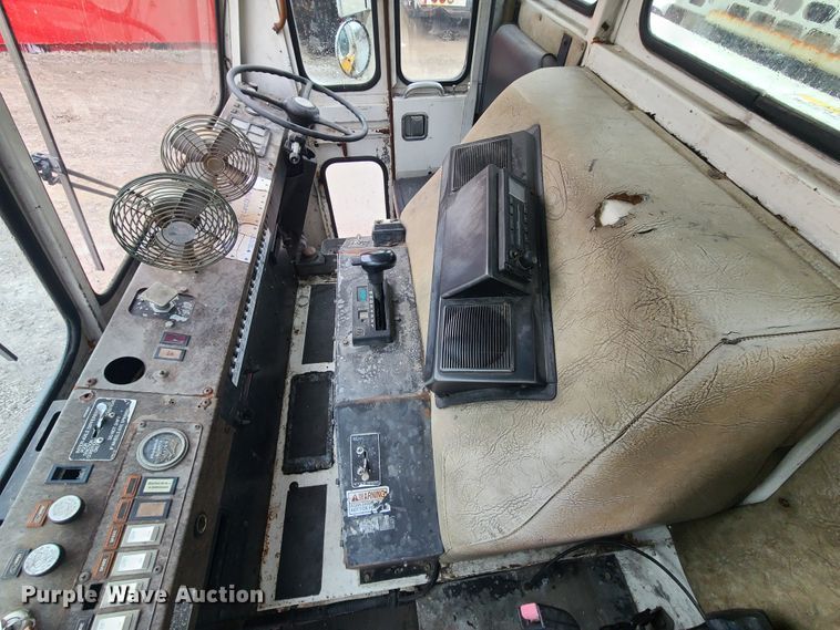 image for item HM9390 1995 Crane Carrier  refuse truck