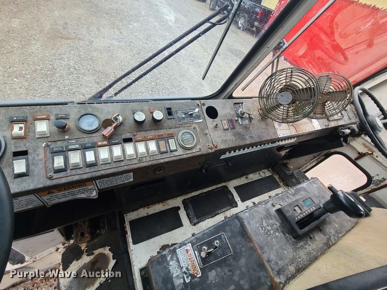 image for item HM9390 1995 Crane Carrier  refuse truck