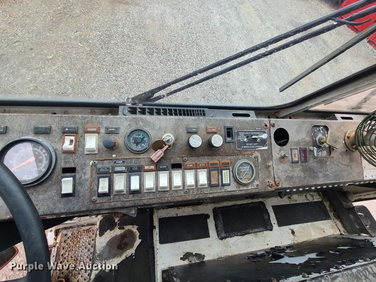 image for item HM9390 1995 Crane Carrier  refuse truck