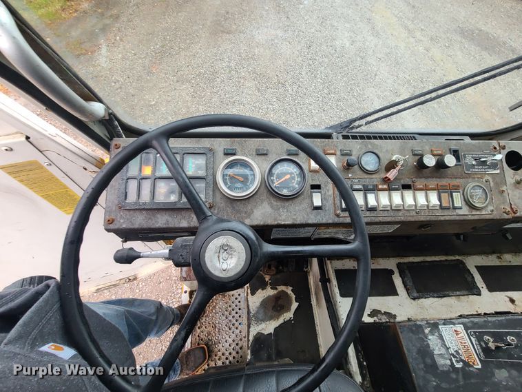 image for item HM9390 1995 Crane Carrier  refuse truck