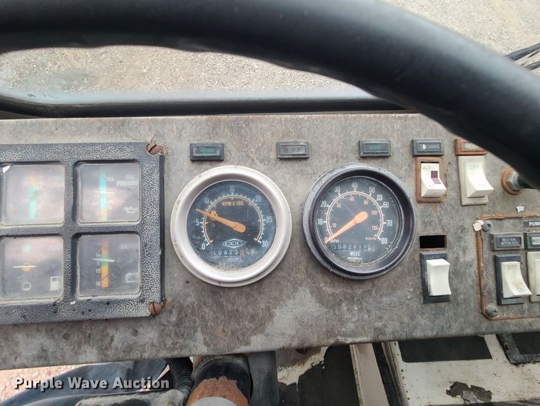 image for item HM9390 1995 Crane Carrier  refuse truck