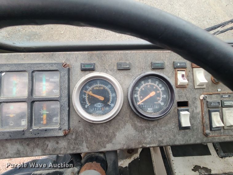 image for item HM9390 1995 Crane Carrier  refuse truck