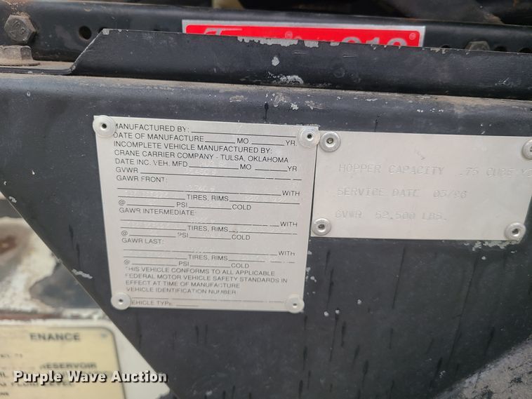 image for item HM9390 1995 Crane Carrier  refuse truck