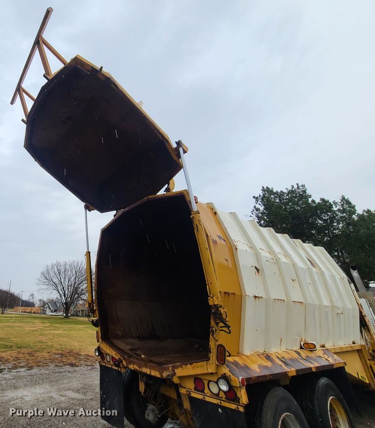 image for item HM9390 1995 Crane Carrier  refuse truck