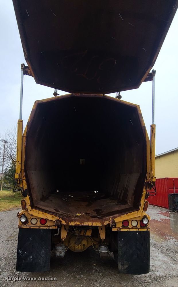 image for item HM9390 1995 Crane Carrier  refuse truck