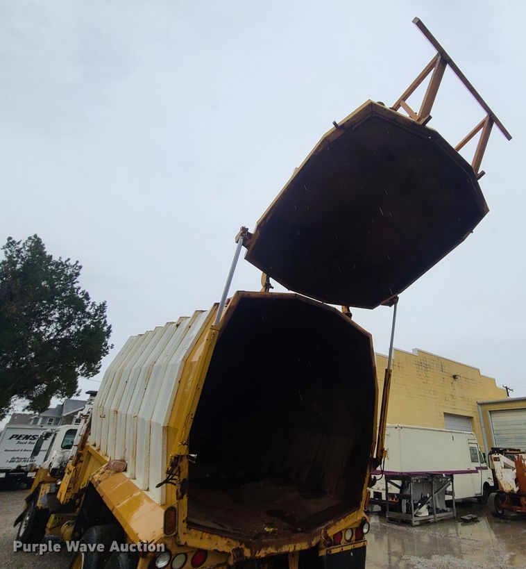 image for item HM9390 1995 Crane Carrier  refuse truck